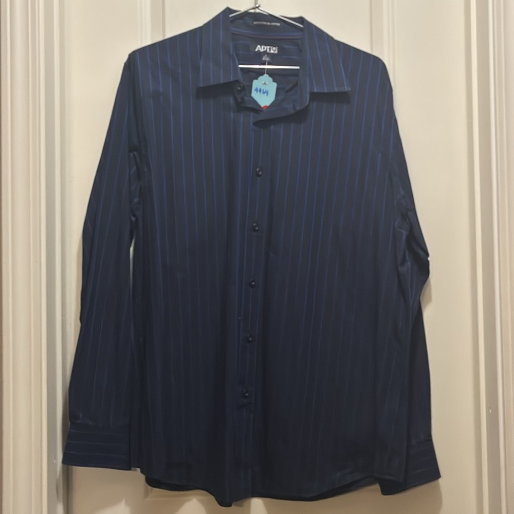Apt. 9 Men's Size Large Black with Blue stripes